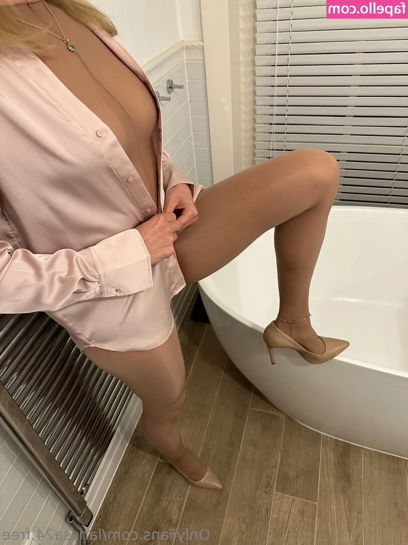 larissa24.free [ larissa24-free ] - Don t you wish you cool just tear these off me     PAWG  tits  ass 
