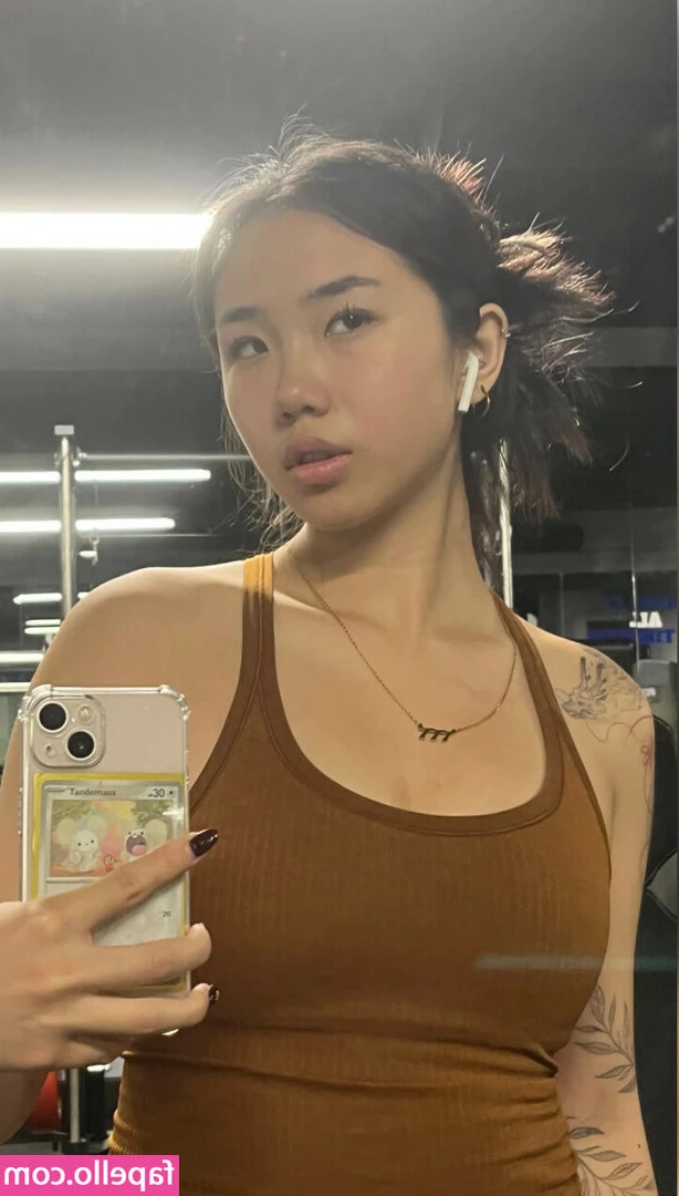 Joyy.li [ joyy-li ] - Ready to unpack your surprise under the Christmas tree    You have to
