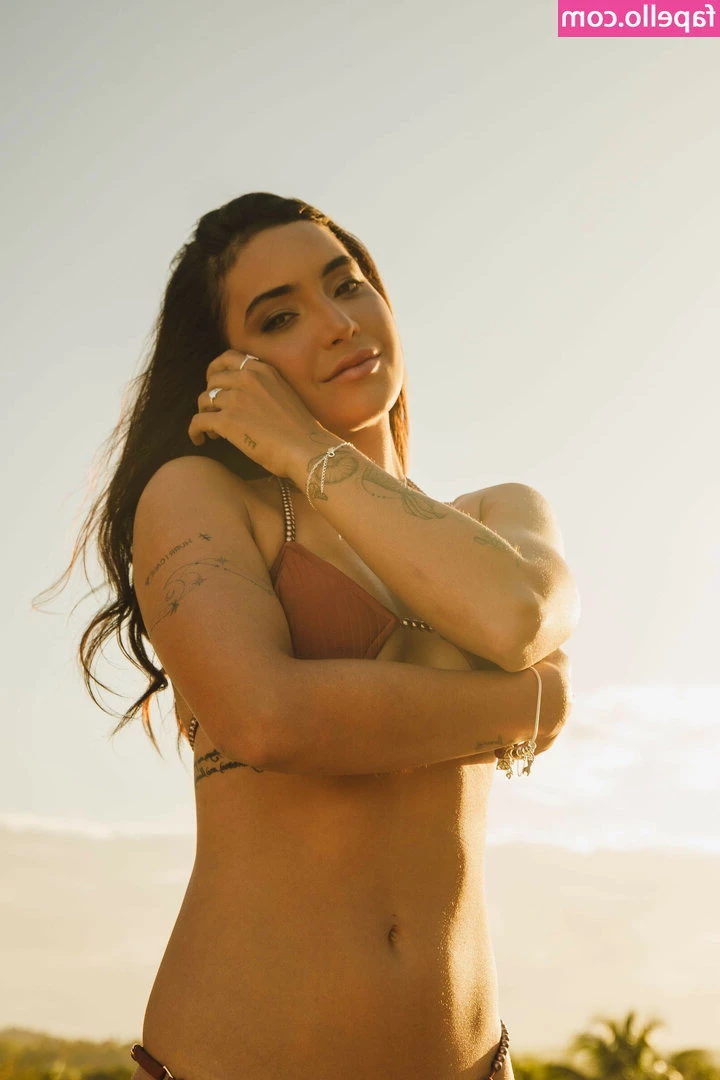 Vanessa Lopes [ vanessa-lopes ] - Just slip in, hehe
