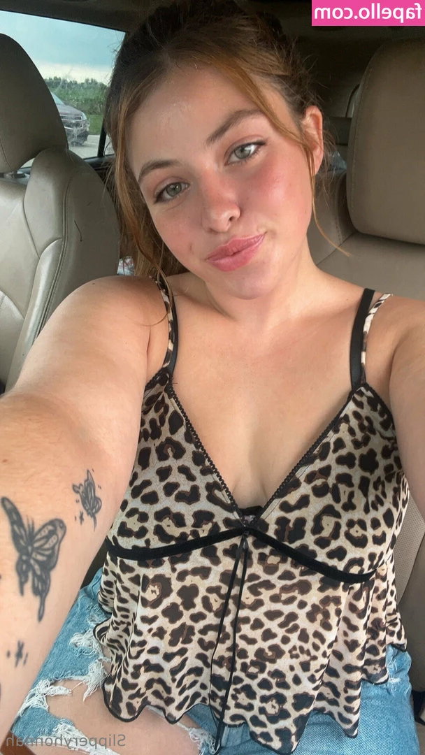 kinkyhonnah - Take a look at what s under my shirt