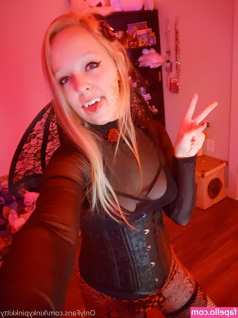 kinkypinkkitty - You d love to see this full  uncensored   25 photoshoot and I sent