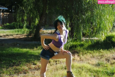 lillylovespenisland - I’m stuck! What would you do? Comment below. 😈😈