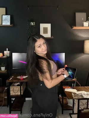 xoxokeiko - Who likes pre cum