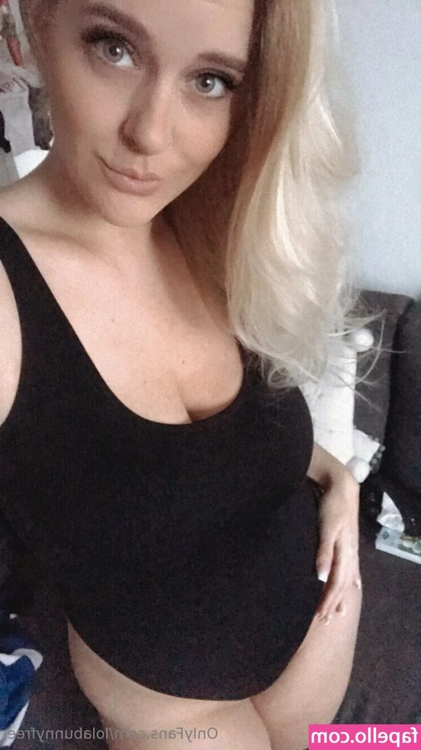 lolabunnyfree - Twiddling my toes 😝