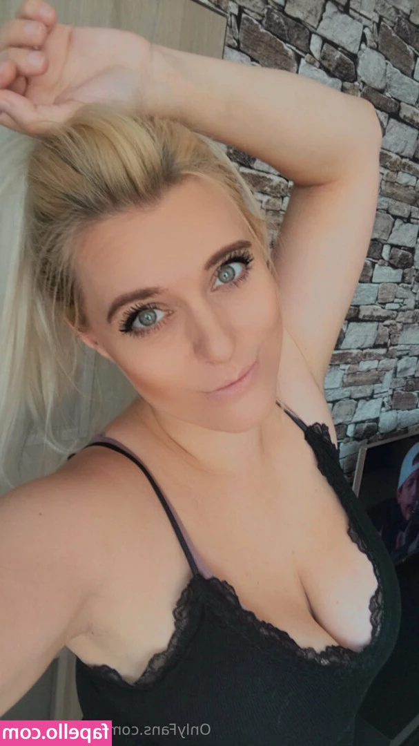 lolabunnyfree - Quiero saber qué tanto te encanto  más allá del antifaz soy eso