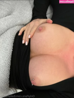 BabyHayxs - Cheeky lil Friday morning flash