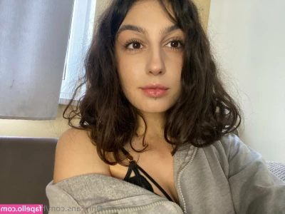 hanna_best [ hanna-best ] - tell me how much you love my tits hehe