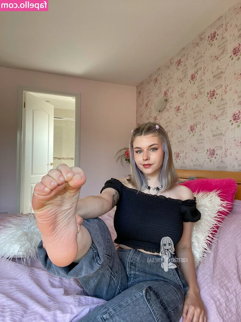 Footgirlgonebad [ footgirlgonebad-1 ] - I hope you guys had a fantastic Monday