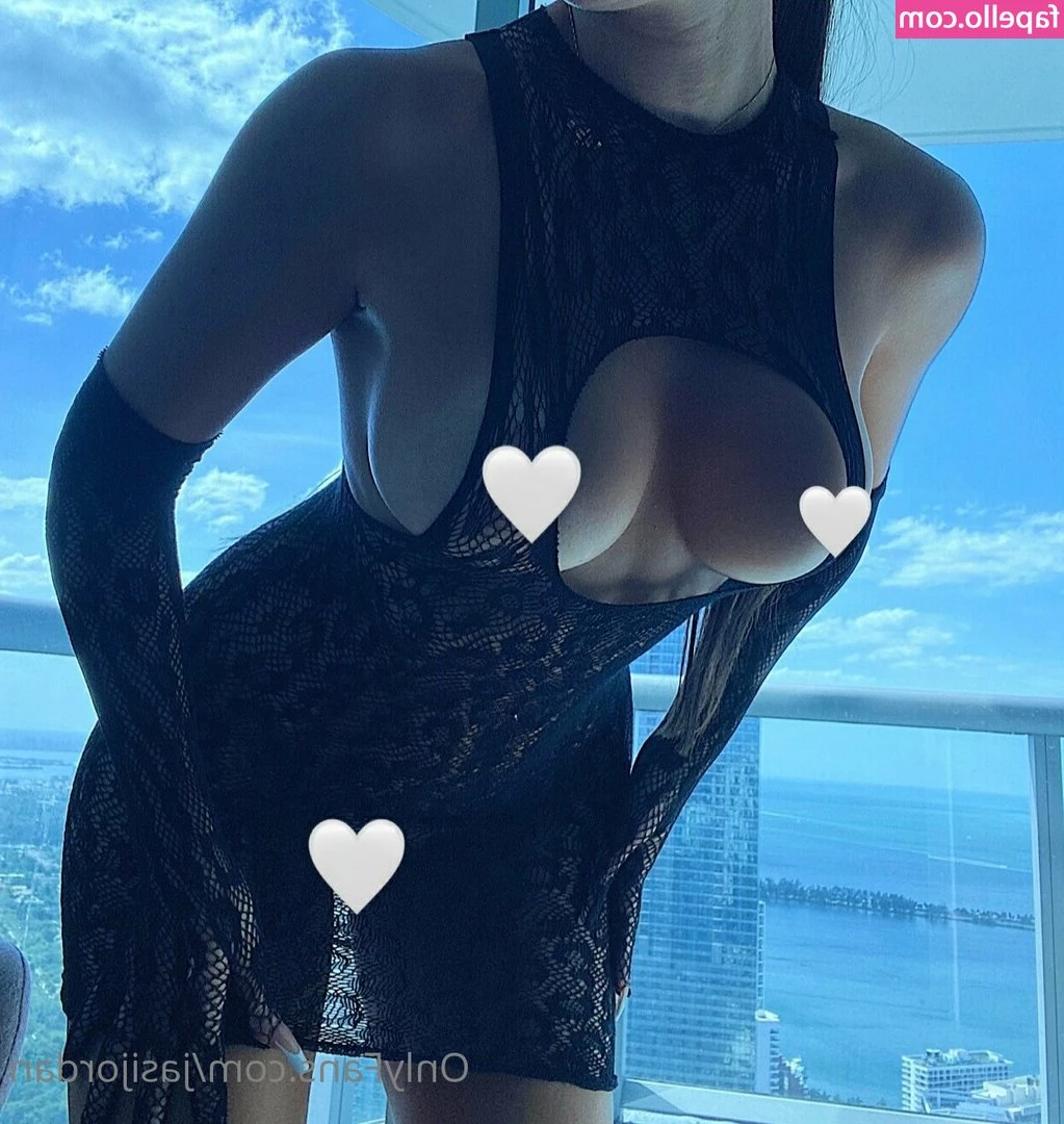 jasishaven - My tits were out so why not share