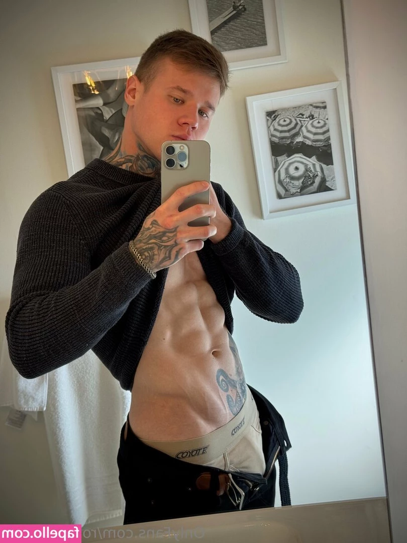 rostrailerfree - Just got out of the shower all wet and bothered