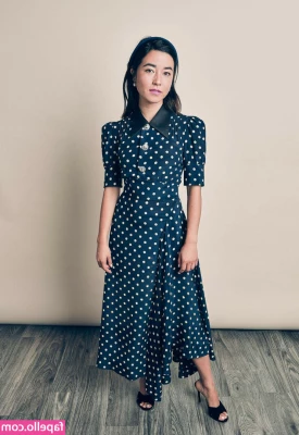 Maya Erskine [ maya-erskine ] - Travel Kit