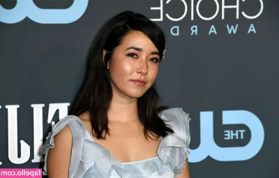 Maya Erskine [ maya-erskine ] - Soaking