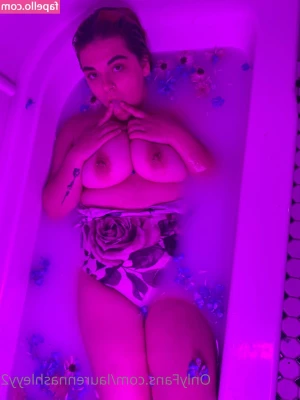 laurennashleyy2 - i strip for u bby 😍👙