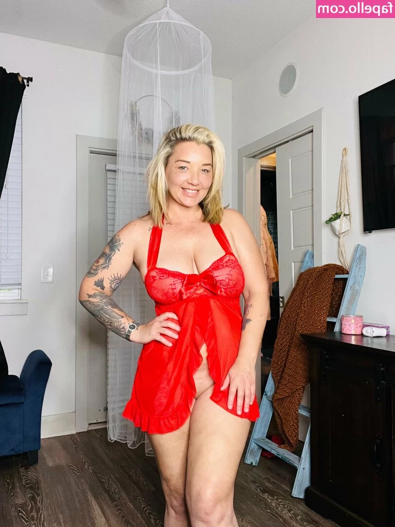 christinamodelfree - should i go live?