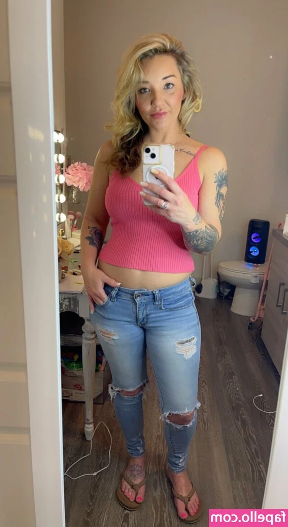 christinamodelfree - This is what luxury looks like   Come and beg  on your hands and