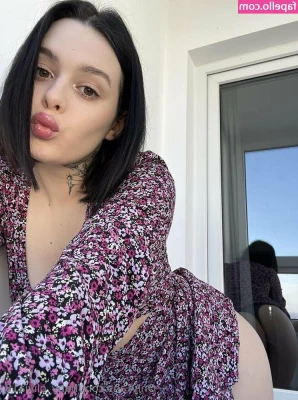 baby_olivia18 [ baby-olivia18 ] - Hey  You caught momma getting ready this morning well cum on in babe