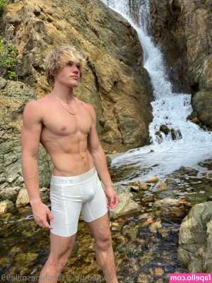 sunshinesmile99 - leave a like baby   my girl went out which means I can finally get my