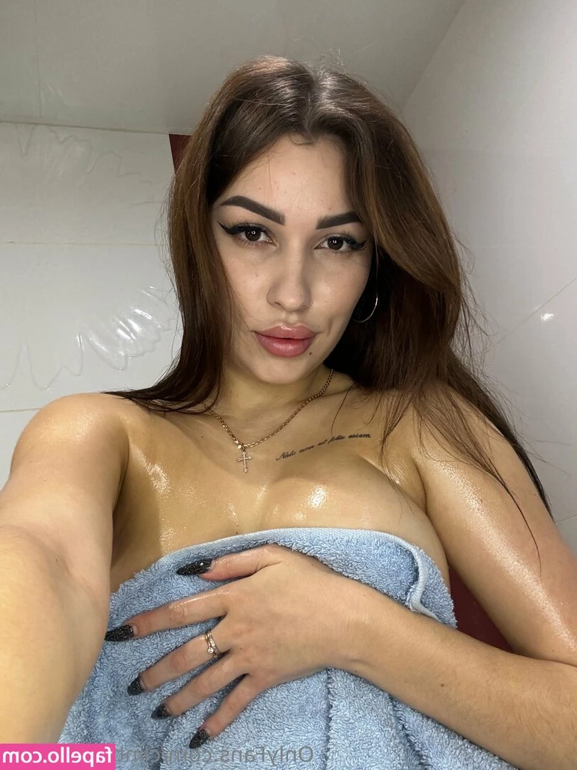 clintbabyy_mia [ clintbabyy-mia ] - Would you eat it?