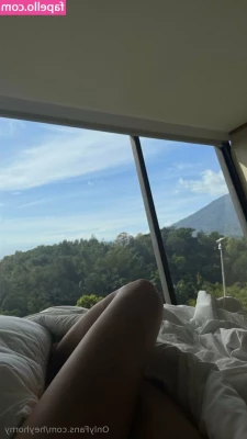 heyhorny [ heyhorny-2 ] - Just a bit of lotion to get things going