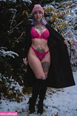svssytailfree - It’s my birthday!! 29 and feeling fine  Some yoga nudes plus some