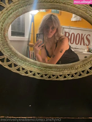 ashtrayprincess - New subs, plz message me if you want the new bg video! It was sent