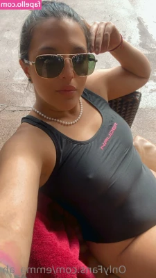 emma_ah [ emma-ah ] - So nice outside guys ! I’m out to enjoy my cheating day ! Pizza