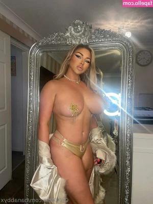 hanahbbyx - Red nails