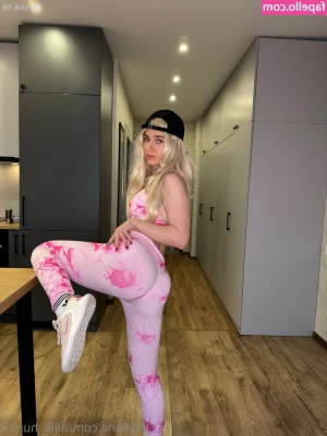ellie_hunny [ ellie-hunny ] - Who needs picking up after last night    This 15 minute video should