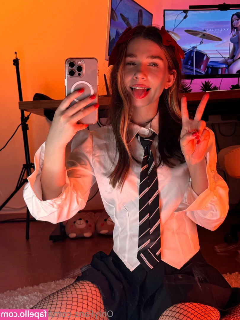 ellie_hunny [ ellie-hunny ] - Today is my birthday  I am choosing to be chill AF especially with