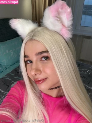 ellie_hunny [ ellie-hunny ] - Merry Christmas 🎁🎄 what’s under the tree?