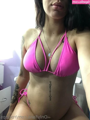 roxy_mommyhot [ roxy-mommyhot ] - So you like my new bikini xx