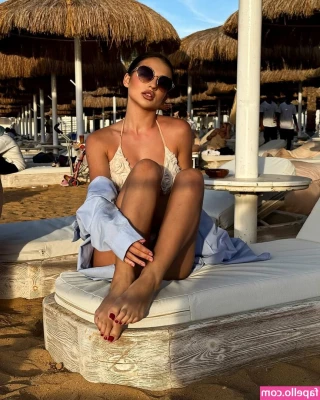 Anastasia Kosteniuk [ anastasia-kosteniuk ] - Can we pls keep celebrating easter I love it lol🐰
