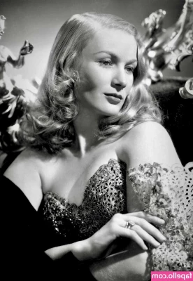 Vintage Sexy Celebs [ vintage-sexy-celebs ] - Dm me if you’d let me eat your cream like this. 🤤🤤🍦