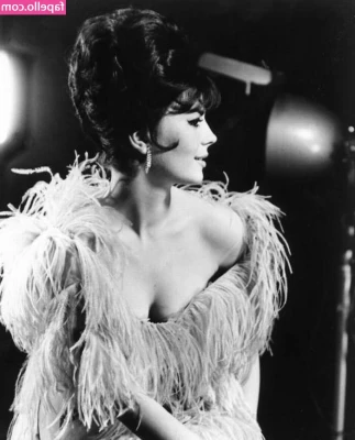 Vintage Sexy Celebs [ vintage-sexy-celebs ] - Happy Thursday !!