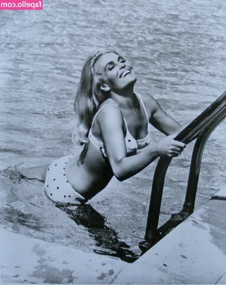 Vintage Sexy Celebs [ vintage-sexy-celebs ] - TGIF 💋 I'm feeling a little naughty today... go check your DM tell