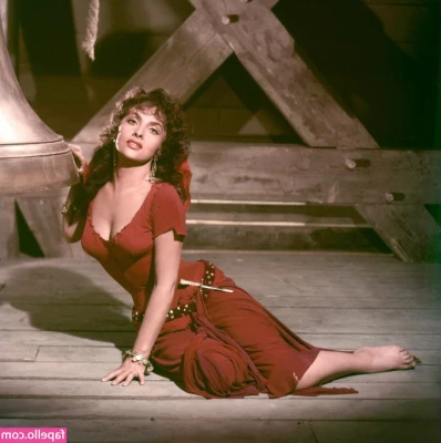 Vintage Sexy Celebs [ vintage-sexy-celebs ] - Look in the mirror, the vision can’t get any clearer 😉😘