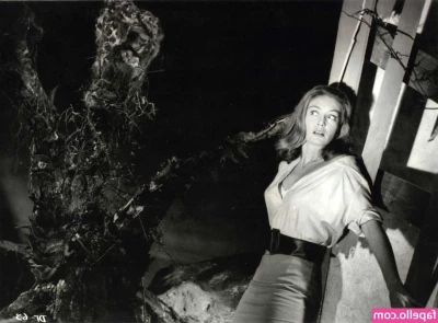 Vintage Sexy Celebs [ vintage-sexy-celebs ] - Who s in the mood to sext  I m horny