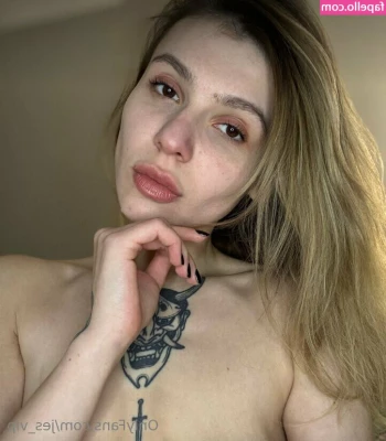 jes_vip [ jes-vip ] - I send you this mirror pic  what s your first move