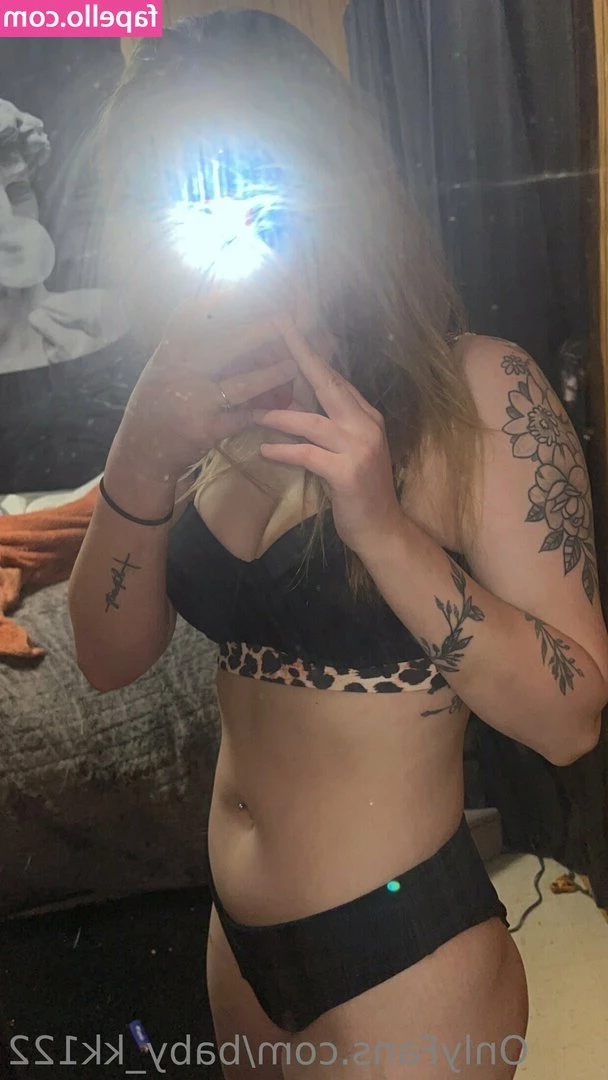 itz_kk22 [ itz-kk22 ] - My toes taste so yummy