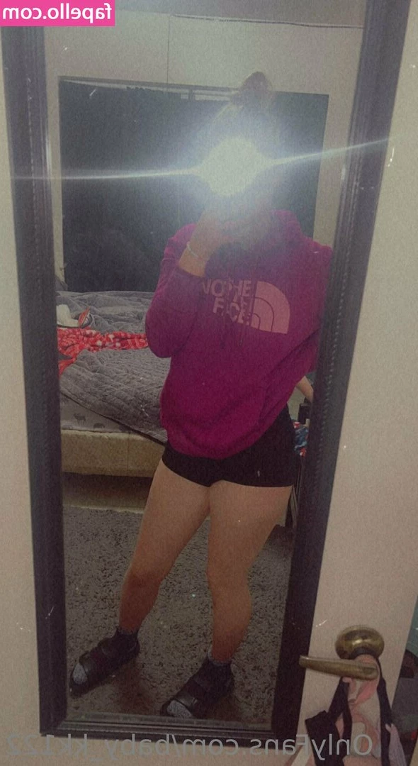 itz_kk22 [ itz-kk22 ] - Would you date an OF model? 😏