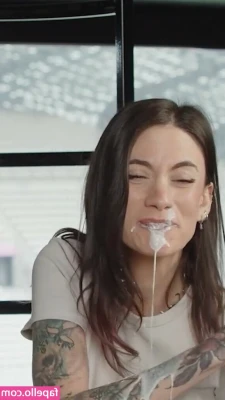 maghla_ [ maghla ] - Sono senza reggiseno dai suoceri👅 niente fighetta perché ho il