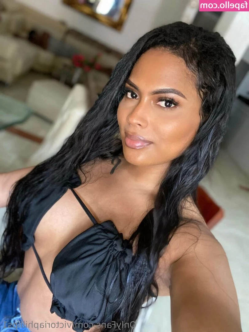 vickytsdiamonds - let’s go hiking in the dark 🌛😈