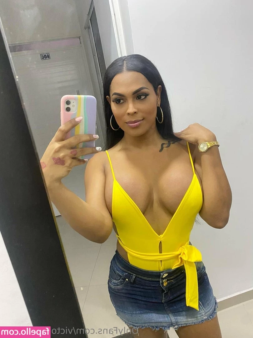 vickytsdiamonds - I need someone to try and fit in my asshole   take a look and tell me