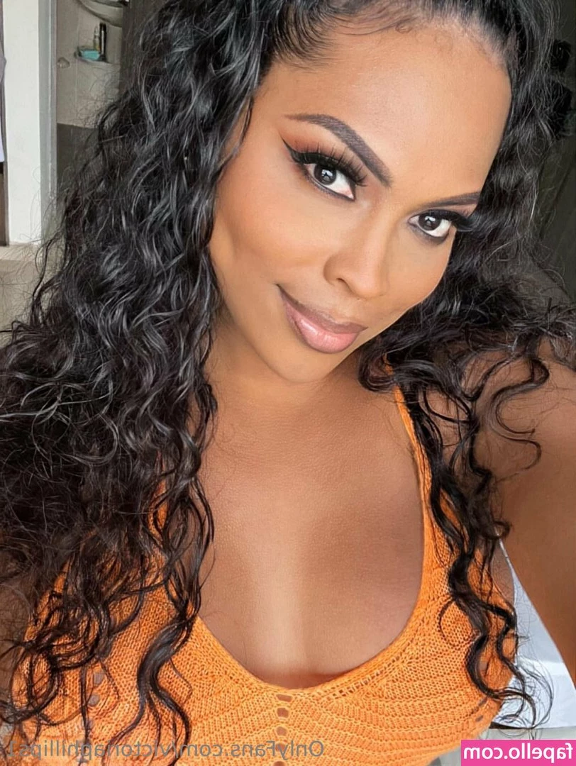 vickytsdiamonds - this is your new cum target babes. Send me pics of your jizz all over