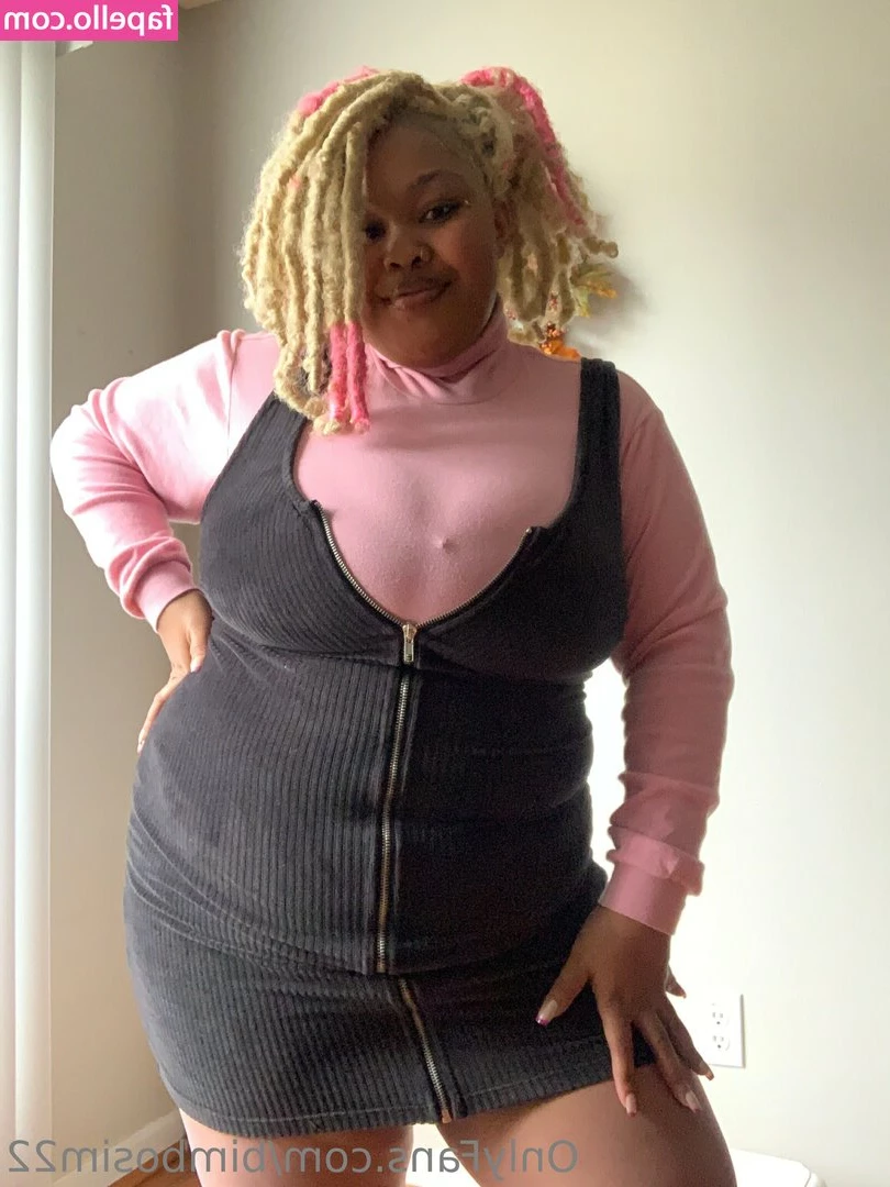 bimbosim22 - Hey  wanna help finance my trip to the US and lots of naughty pics   