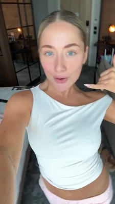 Saffron Barker [ saffron-barker-1 ] - che fai stasera tesoro? 😚 io ti aspetto a letto desiderando di