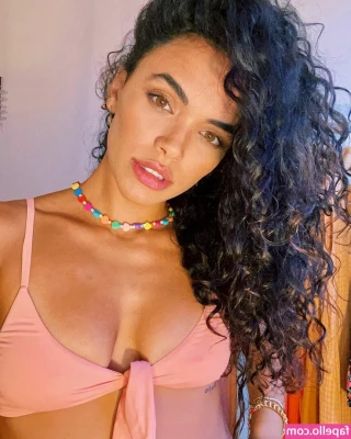Giovana Cordeiro [ giovana-cordeiro ] - Happy wednesday