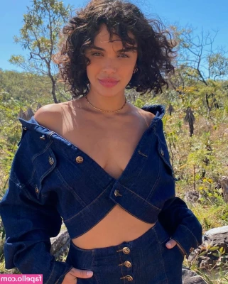 Giovana Cordeiro [ giovana-cordeiro ] - A little more about me  here it s Summer  I take good care of my skin