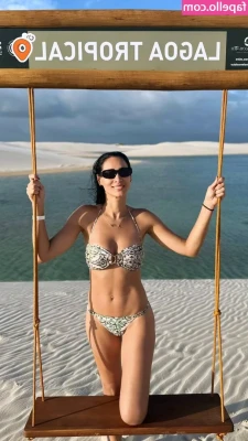 Jaqueline Carvalho [ jaqueline-carvalho ] - Ok if you watch my live streams, I have a poll for you- WHEN SHOULD