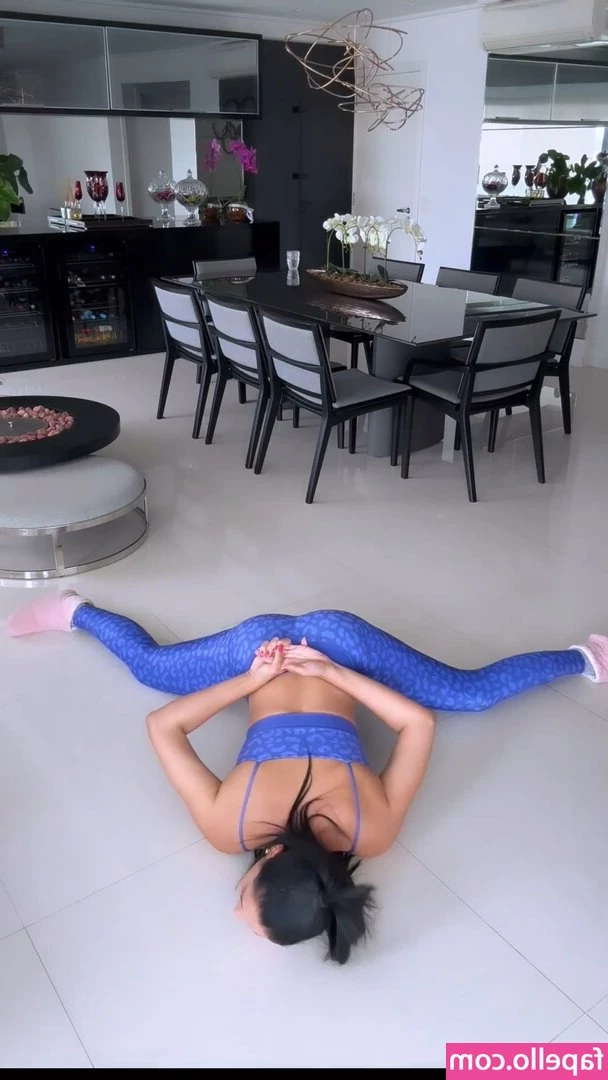 Jaqueline Carvalho [ jaqueline-carvalho ] - yummy mummy